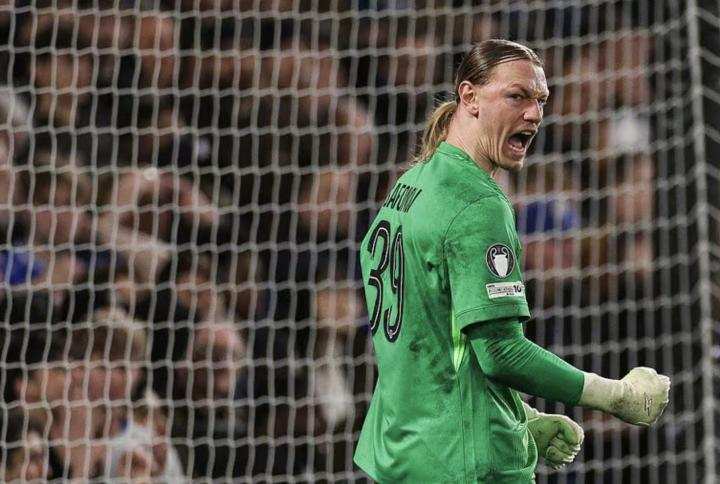  客场零封蓝军；萨福诺夫直言心态决定胜负，巴黎平稳取胜传递强势信号。 体育新闻