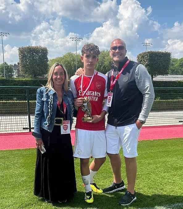  道曼家庭商业布局启动；MRD公司注册完成，父母亲掌舵未来。 体育新闻 道曼家庭商业布局启动；MRD公司注册完成，父母亲掌舵未来。 体育新闻