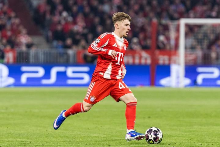  新星闪耀欧战赛场：沉浸式解析卡尔卓越战术执行力 体育新闻