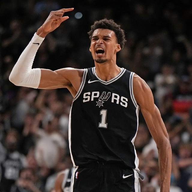 那个22岁的年轻人说"我该是MVP"，全网炸锅了。 体育新闻