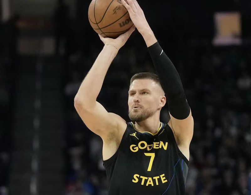  【战术拆解】挡拆体系如何撕裂防线：勇士VS骑士的深度复盘 体育新闻