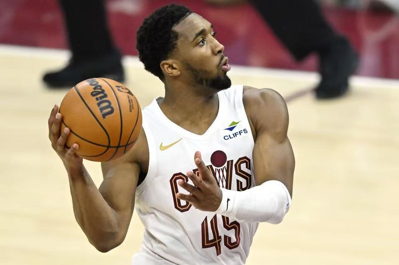  【战术拆解】挡拆体系如何撕裂防线：勇士VS骑士的深度复盘 体育新闻