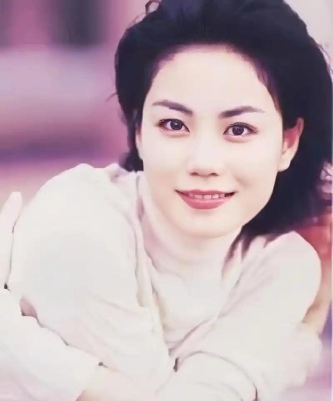  【情感心理学深度解析】从“锋菲芝”三角关系透视亲密关系中的三大决策模型 情感心理