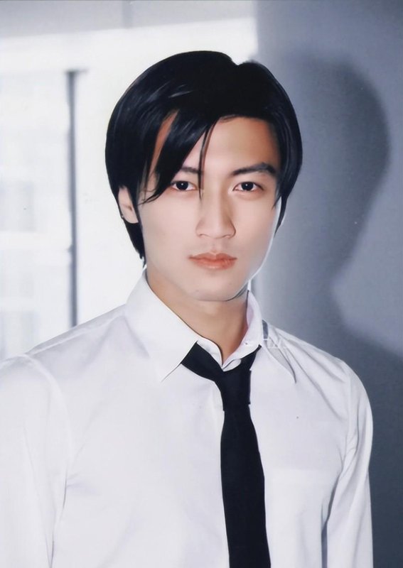  【情感心理学深度解析】从“锋菲芝”三角关系透视亲密关系中的三大决策模型 情感心理