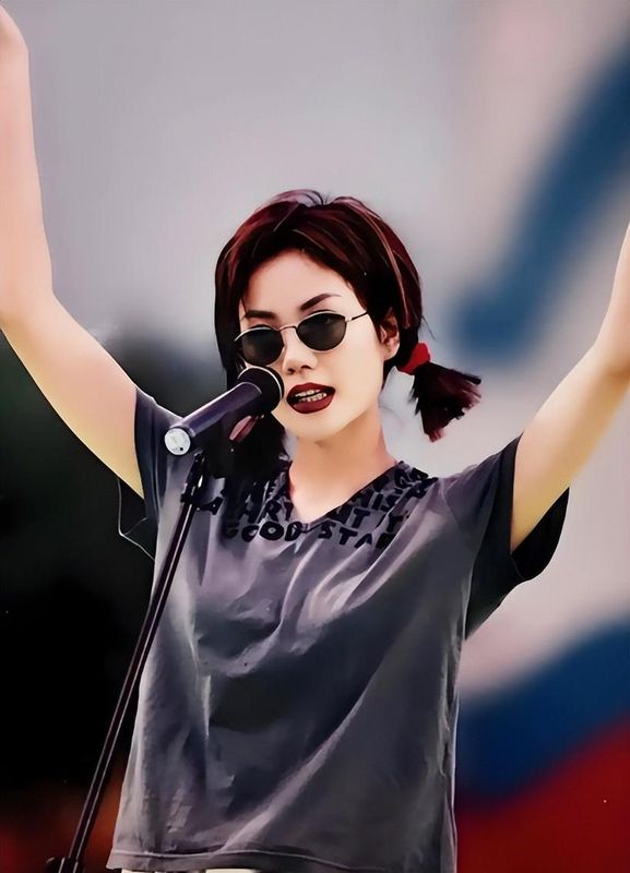  【情感心理学深度解析】从“锋菲芝”三角关系透视亲密关系中的三大决策模型 情感心理