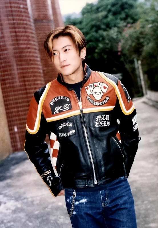  【情感心理学深度解析】从“锋菲芝”三角关系透视亲密关系中的三大决策模型 情感心理