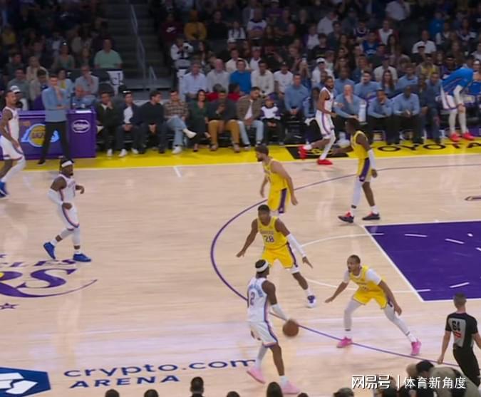  深度拆解｜残阵湖人的战术实验：从数据迷雾中寻找建队逻辑 体育新闻